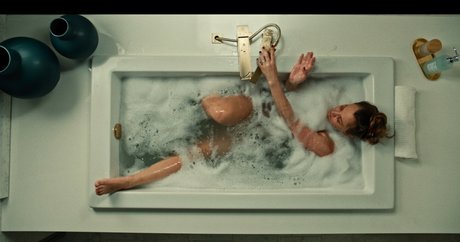 Kaley Cuoco star du porno chaude des photos