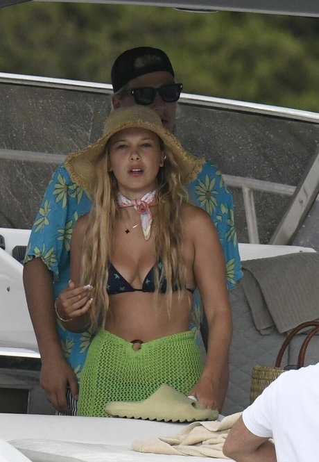 Millie Bobby Brown étoile chaude collection