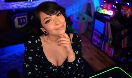 Aileen Senpai modèle porno galerie