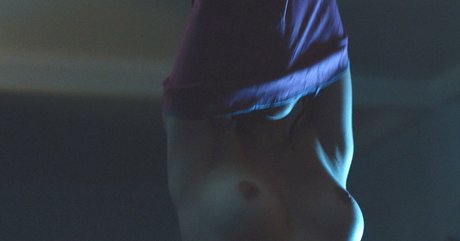 Maia Mitchell star du porno adulte img