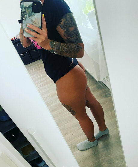 corneliaw sexe star photos