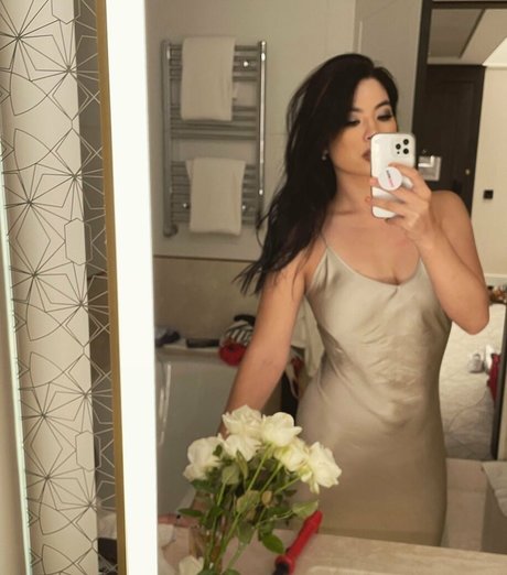 CarolineKwan star du porno de haute qualité image