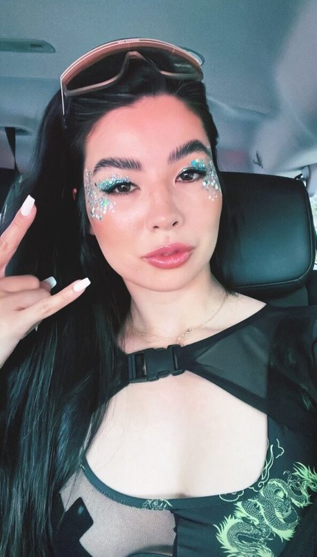 CarolineKwan modèle xxx archive