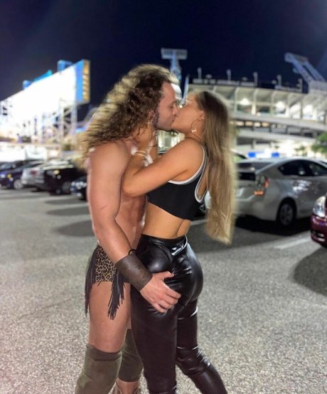 Anna Jay modèle nu photos