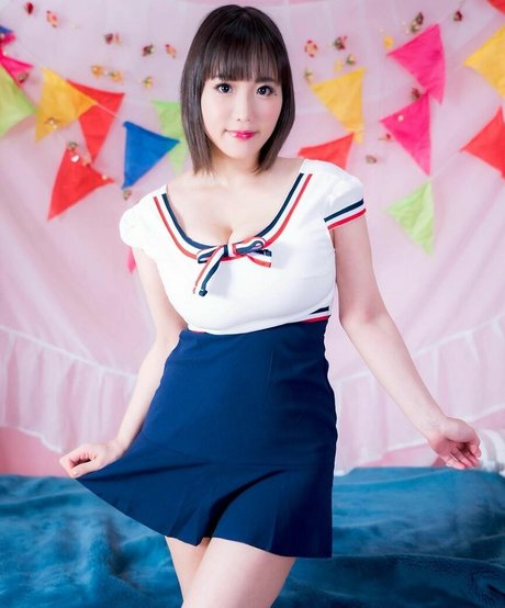 Kaho Shibuya modèle sympa galeries