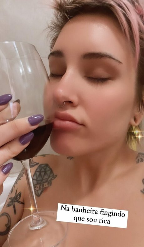 Mariana Ayres actrice pornographique des photos