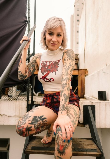 Mariana Ayres star du porno de haute qualité photos