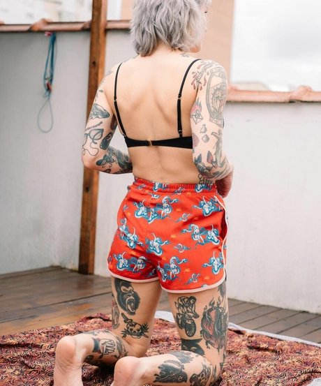 Mariana Ayres star du porno érotique photo