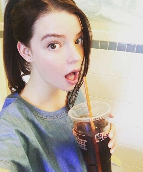 Anya Taylor Joy jolie star du porno image