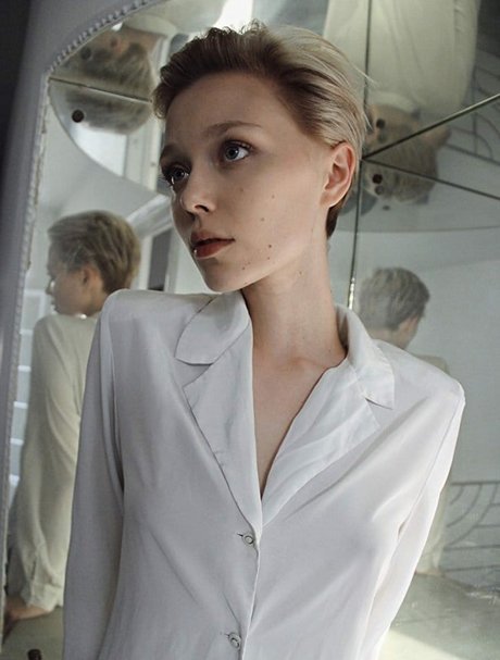 Ivanna Sakhno modèle parfait galerie