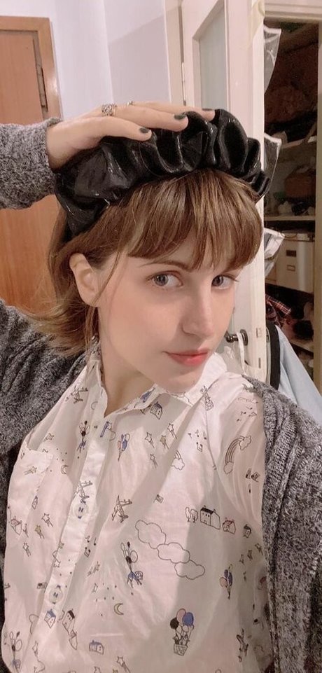 Aril s Chest xxx star du porno photos