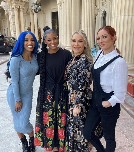 milf aux cheveux noirs onlyfans art chaud images