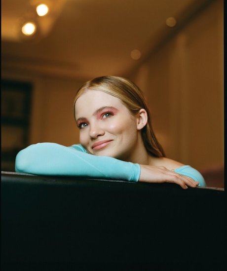 Freya Allan actrice parfaite photo