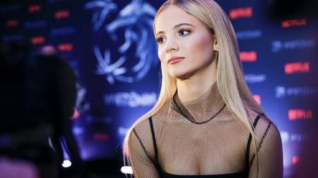 Freya Allan mannequin galerie