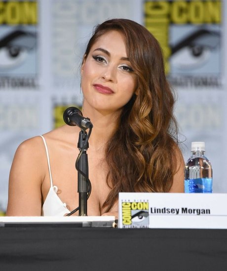 Lindsey Morgan modèle image