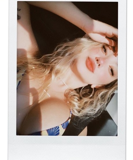 Carolina Fernandes star du porno exclusive des photos