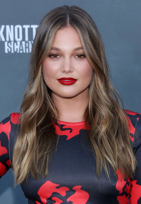 Olivia Holt mannequin images