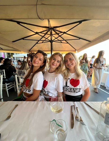 blonde étudiante onlyfans nus exclusifs images