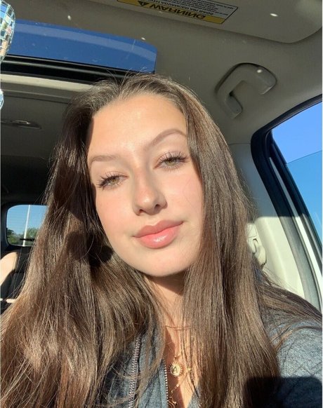 Addie Forche joli modèle photo