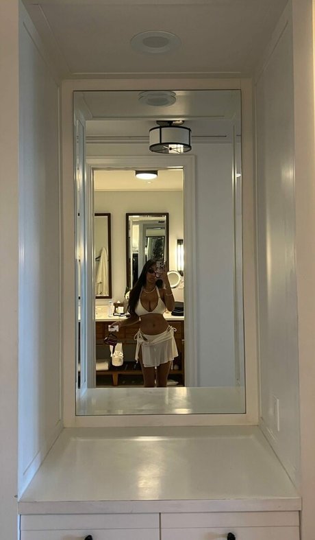 Daphne Blunt modèle hd galerie