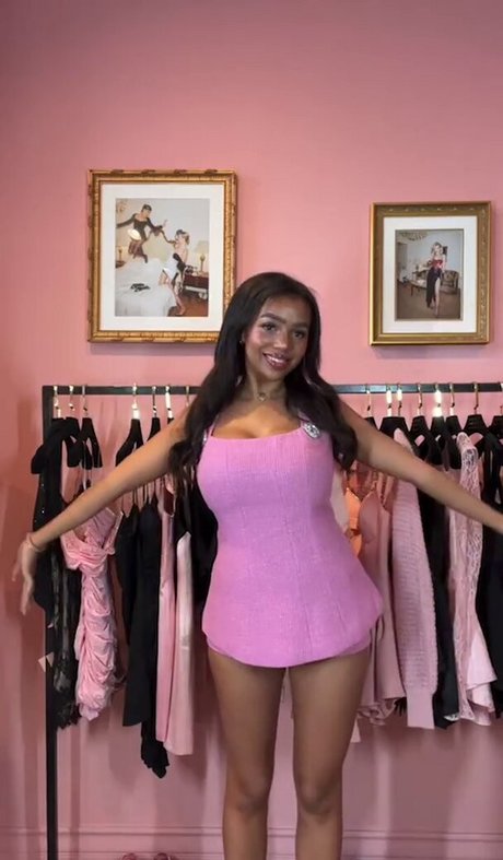 Daphne Blunt nus de stars du porno image