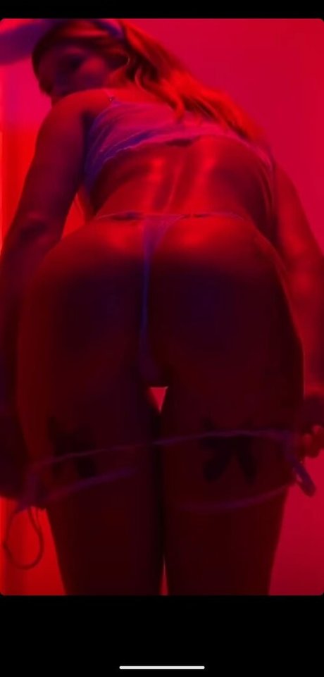 Renata Schmorantz modèle exclusif des photos