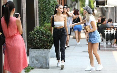 pom-pom girl blonde onlyfans nu parfait des photos