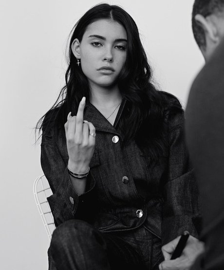 chaton courbé onlyfans joli img