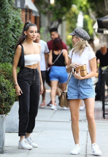 Madison Beer modèle adulte collection