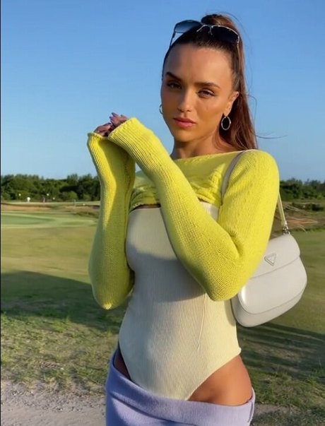 Rafa Kalimann modèle nu collection