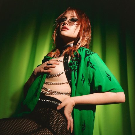 Whitney Moore étoile nue images