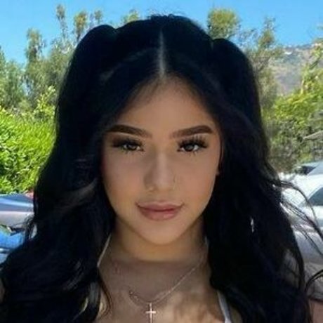 JessGotJugs star du porno belle archive