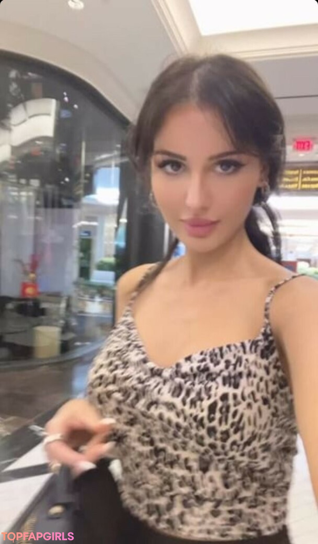 Sssniperwolf actrice adulte photos