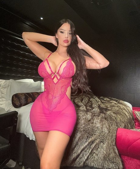 Elizabeth Georgina star du porno chaud des photos