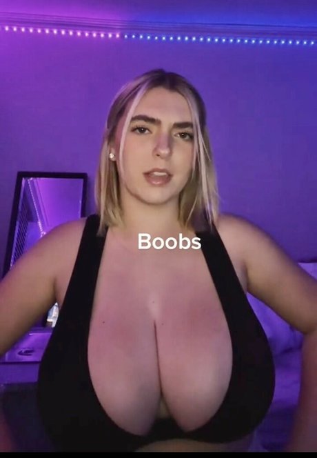 seerahb2 star pornographique img