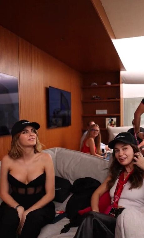 milf blonde aux courbes onlyfans chaud parfait photos