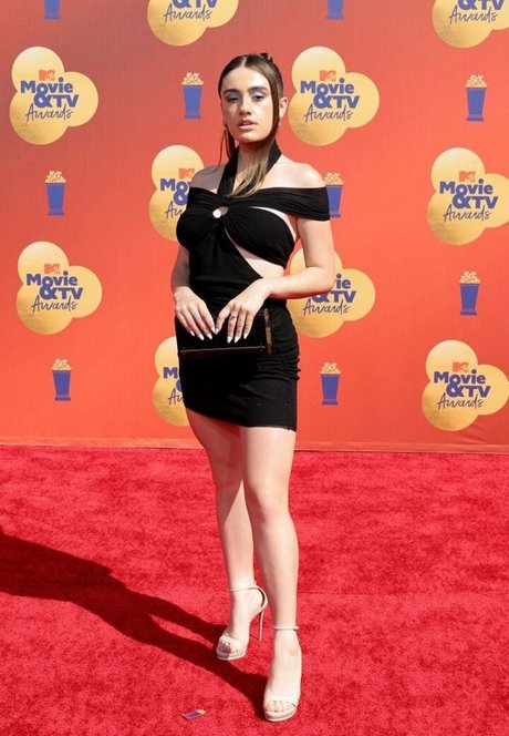 Rachel Anne Sennott étoile galeries