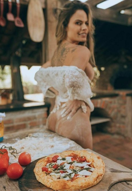 milf blonde aux courbes onlyfans xxx jolie archive