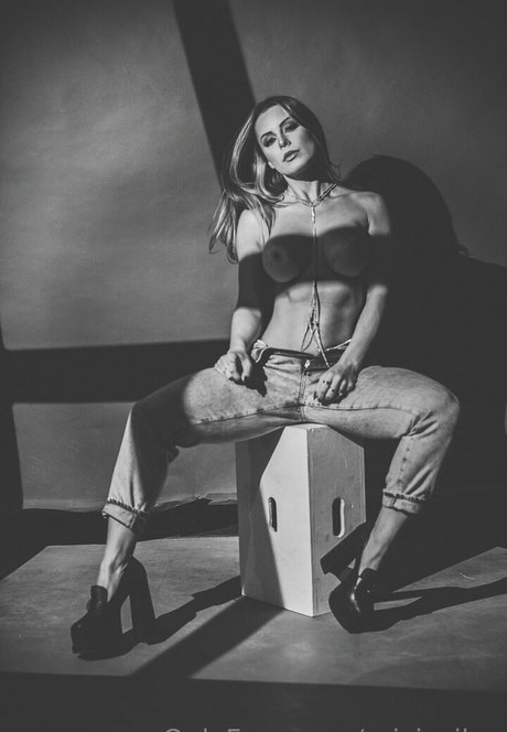 pom-pom girl blonde onlyfans art gratuit photo