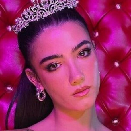 Charli D Amelio star du porno en haute qualité archive