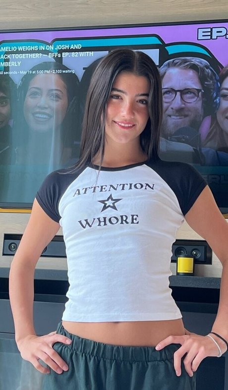 Charli D Amelio modèle porno archive