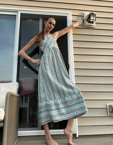 pom-pom girl blonde onlyfans belle chaude image