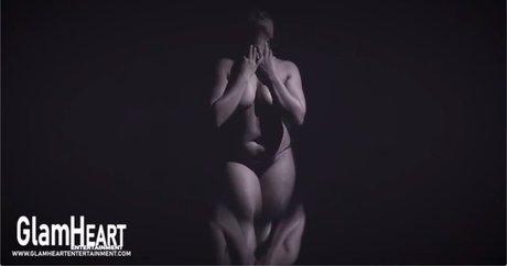 milf blonde aux courbes onlyfans sexy jolie des photos