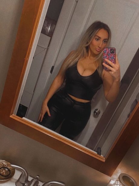 Angelina Cross modèle artistique images