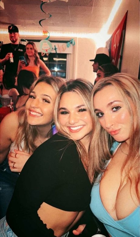 Angelina Cross star du porno hd image