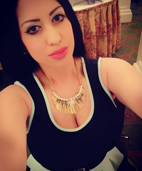 Jennifer Cortez modèle sympa photos