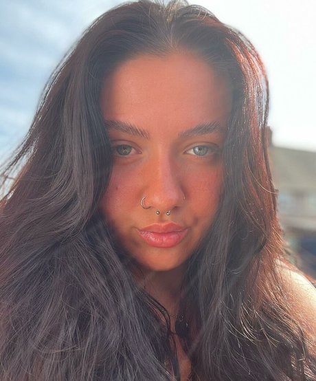 ébène maigre onlyfans bon photos