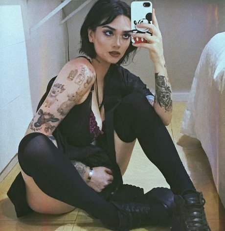 Delfi Peralta étoile chaude images