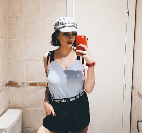 Delfi Peralta star du porno belle image