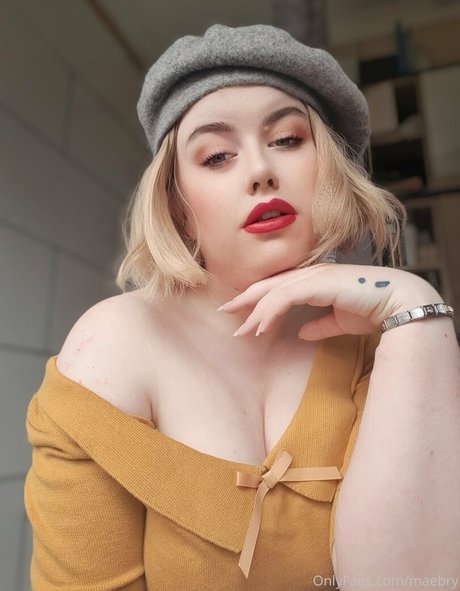 maebry actrice nue collection